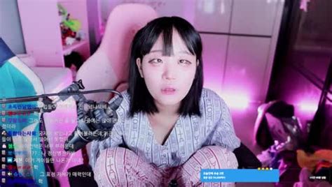 정병소녀 (ghghgigi)'s Top Clips .
